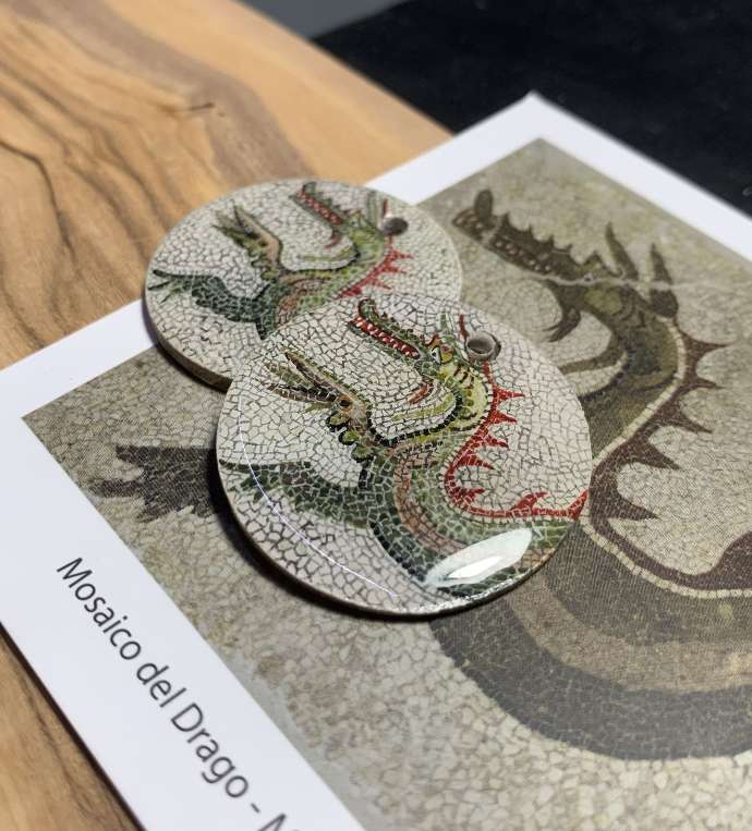 Charm Mosaico del Drago di Kaulon dipinto a mano