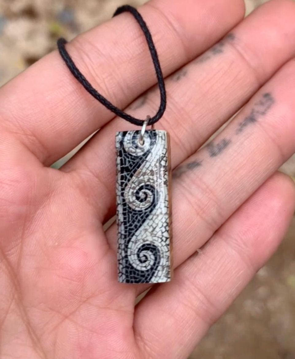Ciondolo con Onde dipinto a mano
